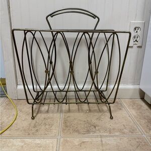 Vtg MCM Atomic Brass Crosswire V-Shape Top Coil Handle Magazine Rack Ball Detail